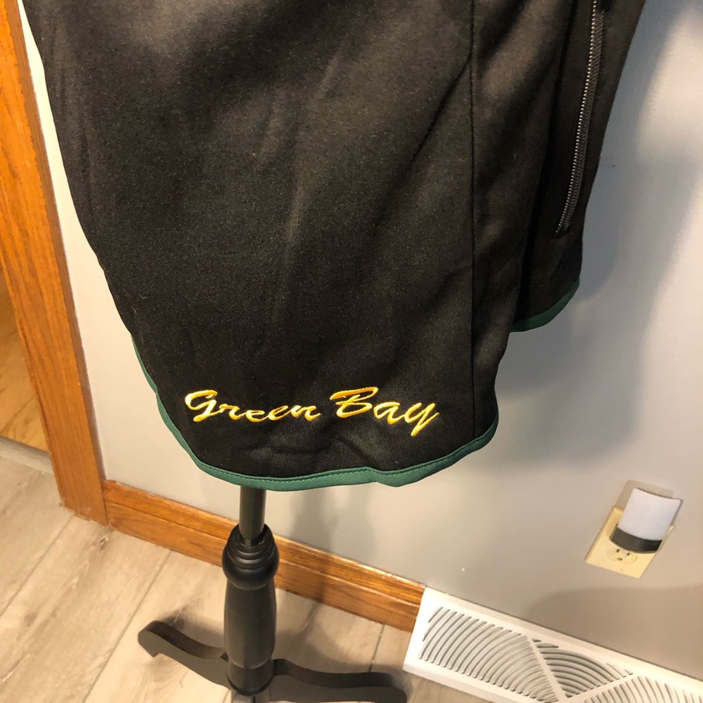 Mitchell & Ness Women’s Greenbay Packers Zip-Up Jacket - Picture 6 of 9